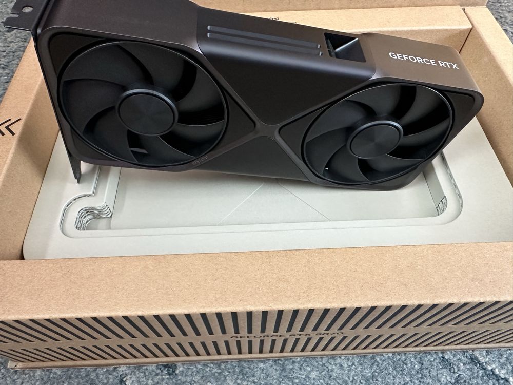 NVIDIA RTX 5070 Founders Edition нова