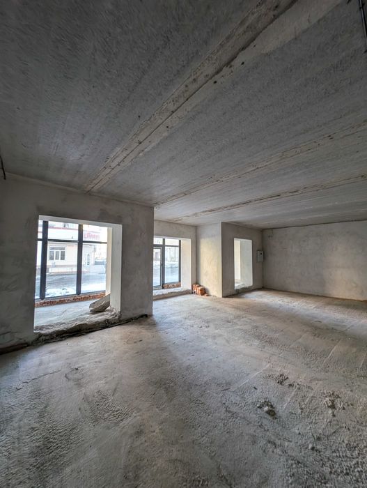 Комерція під бізнес у готовому будинку.