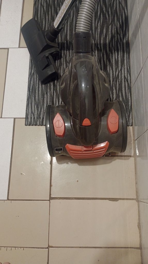 Пилосос Tronez TZ-0071R 2000W