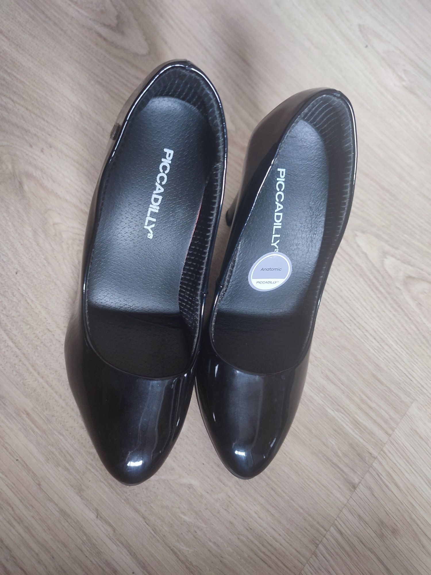 Sandálias, sapatos Piccadilly
