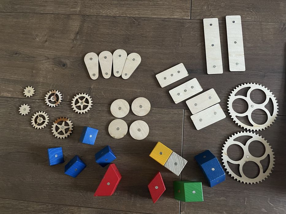 Продам деревʼяний конструктор на магнітах знаток