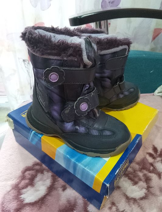 Продам термо сапожки на девочку 28р