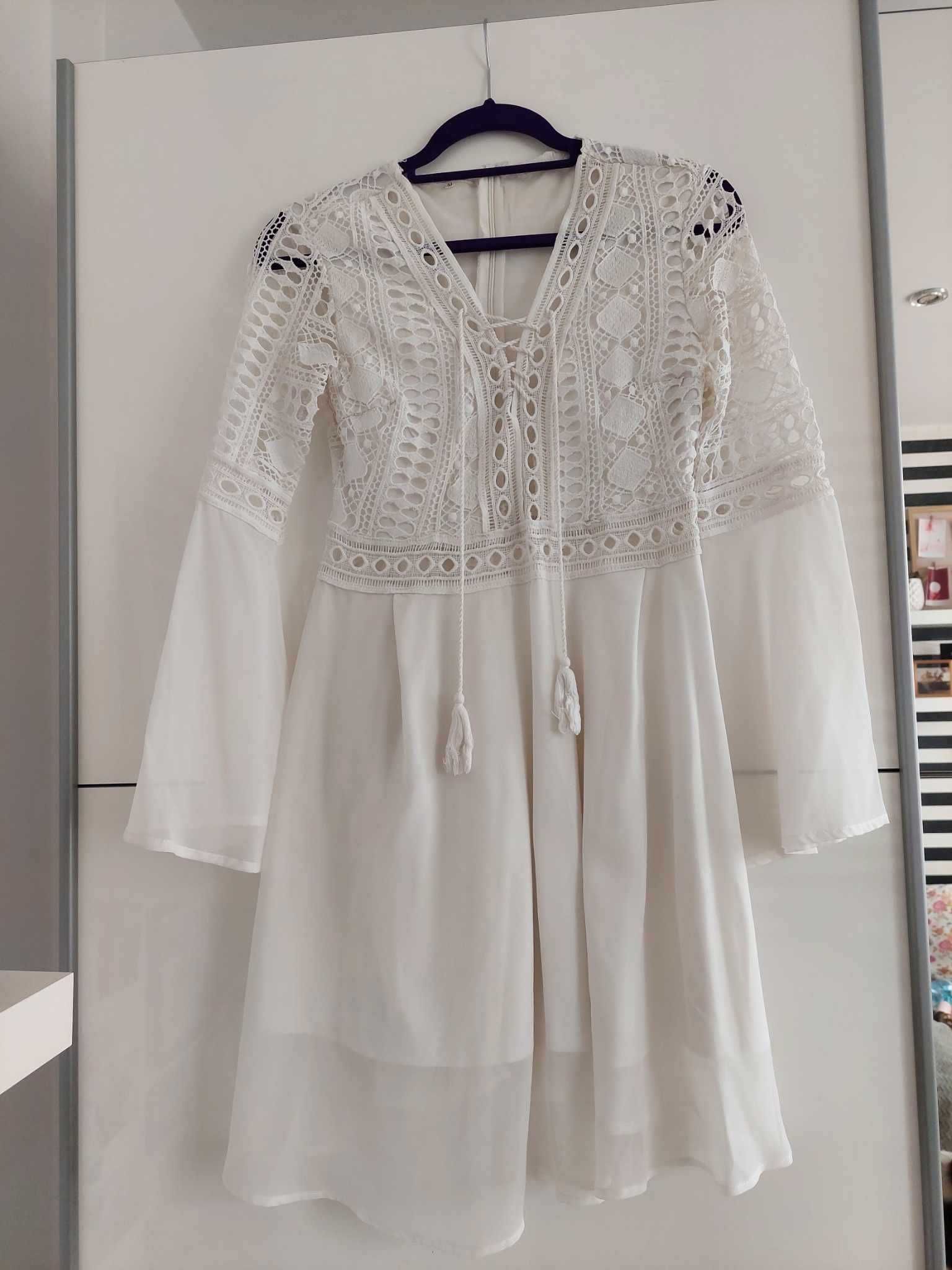 Biała letnia zwiewna sukienka rozmiar M