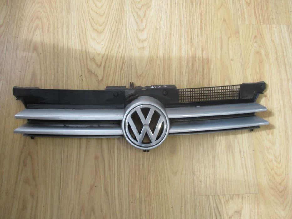 Grelha Frontal Simbolo VW Volkswagen Golf IV 4
