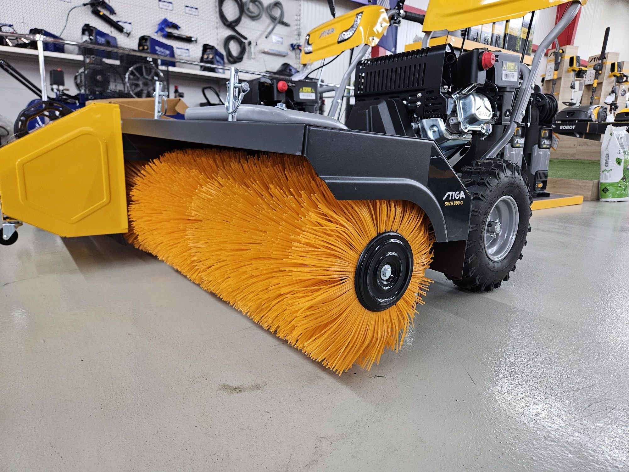 Stiga zamiatarka spalinowa SWS 800 G Szerokość robocza  80cm