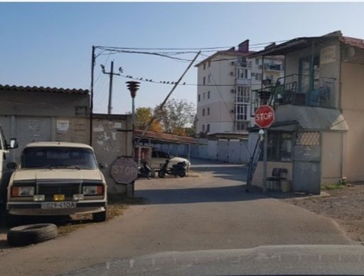 Продаю / сдаю / крытое место на стоянке под авто.