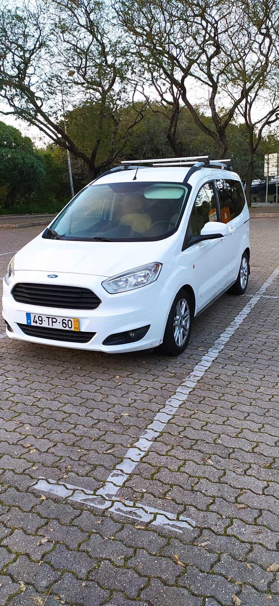 Ford Torneo Courier Ecobost Titanium