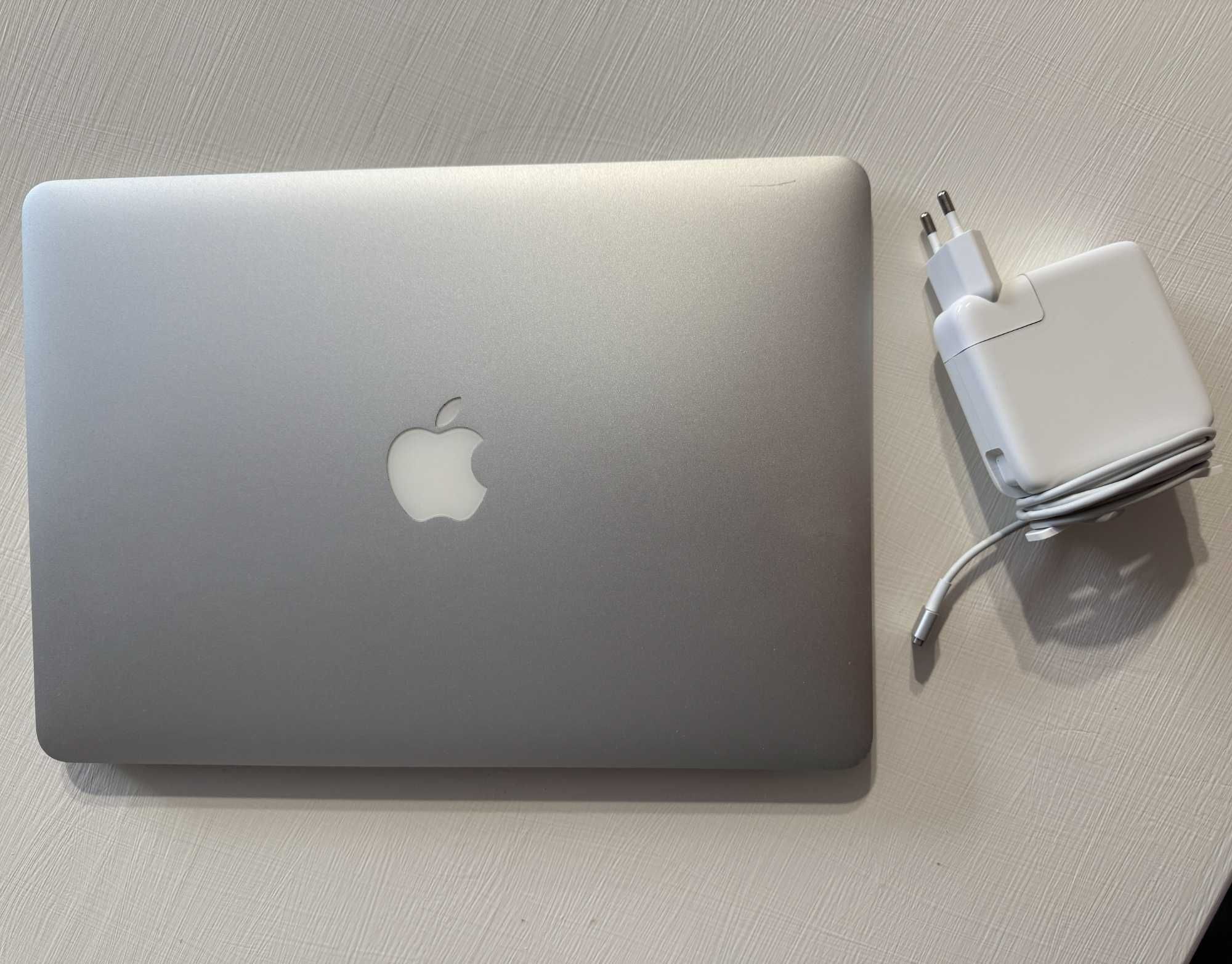 Macbook air 2017 a1466 super stan , oryginalna bateria 89 procent
