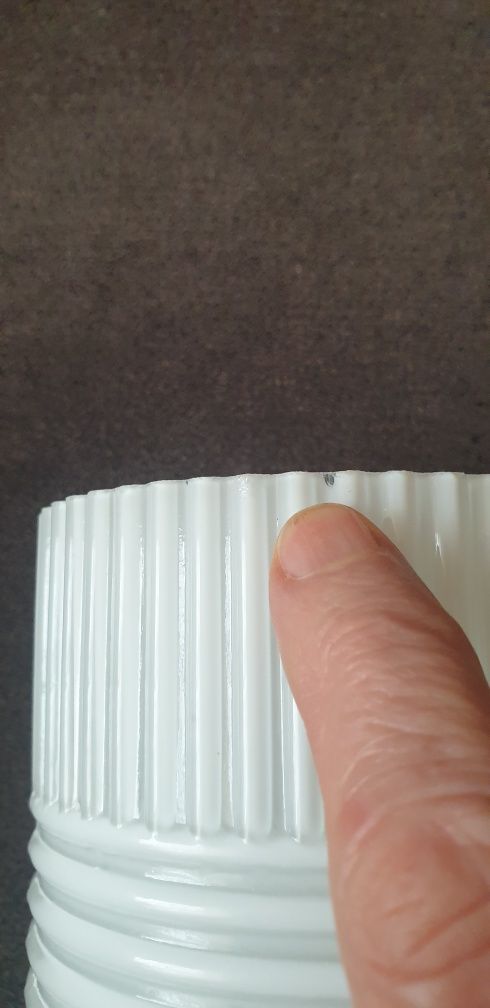 Biały klosz z podwójnego szkła z czasów  prl-u