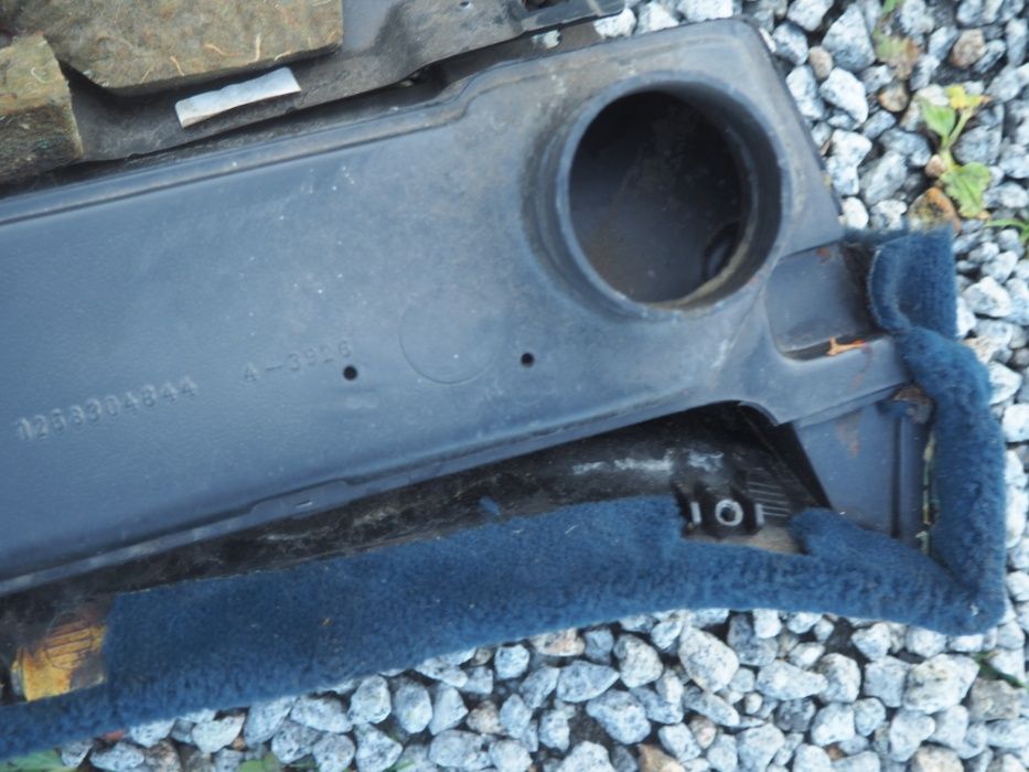 Dolna osłona konsoli pasażer mercedes W126 sec niebieska