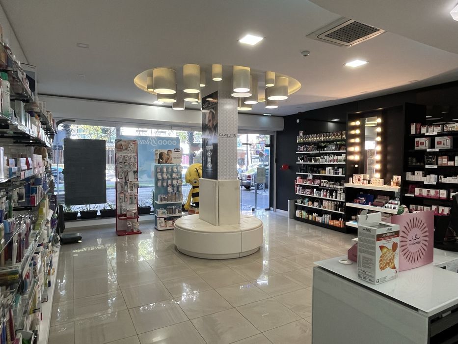 Moveis de farmacia da Glintt