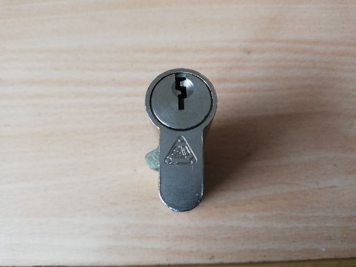 Wkładka do zamka drzwi + 54 oryginalne klucze