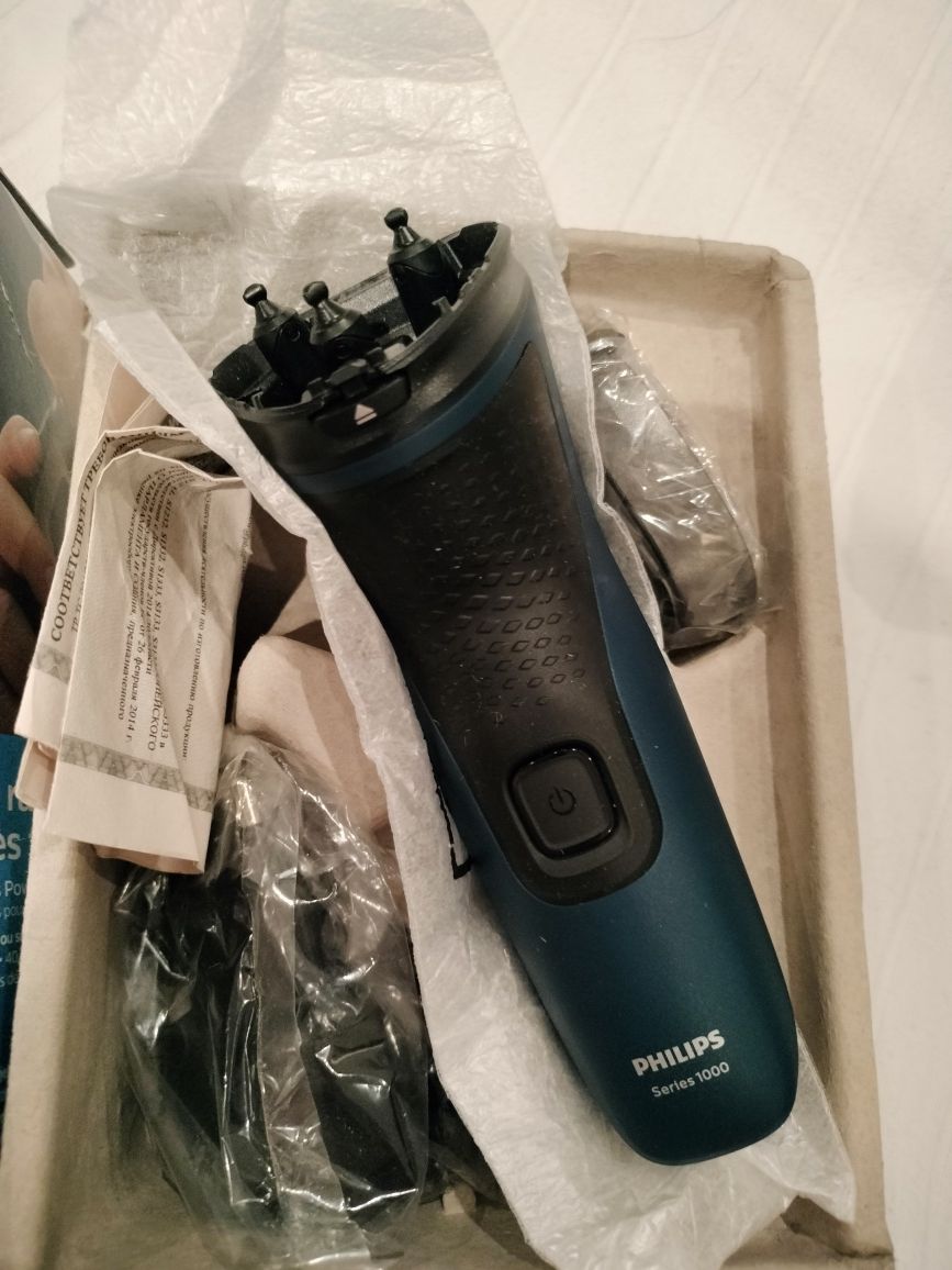Máquina barbear Philips nova