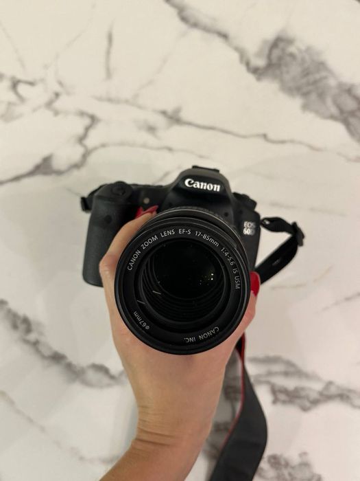 ПРОДАМ Canon eos 60D