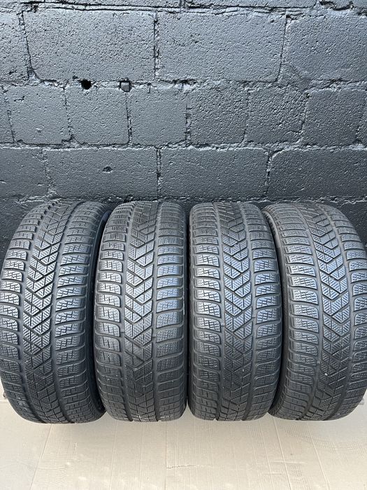 Шини р19 235/45 Pirelli SottoZero 3