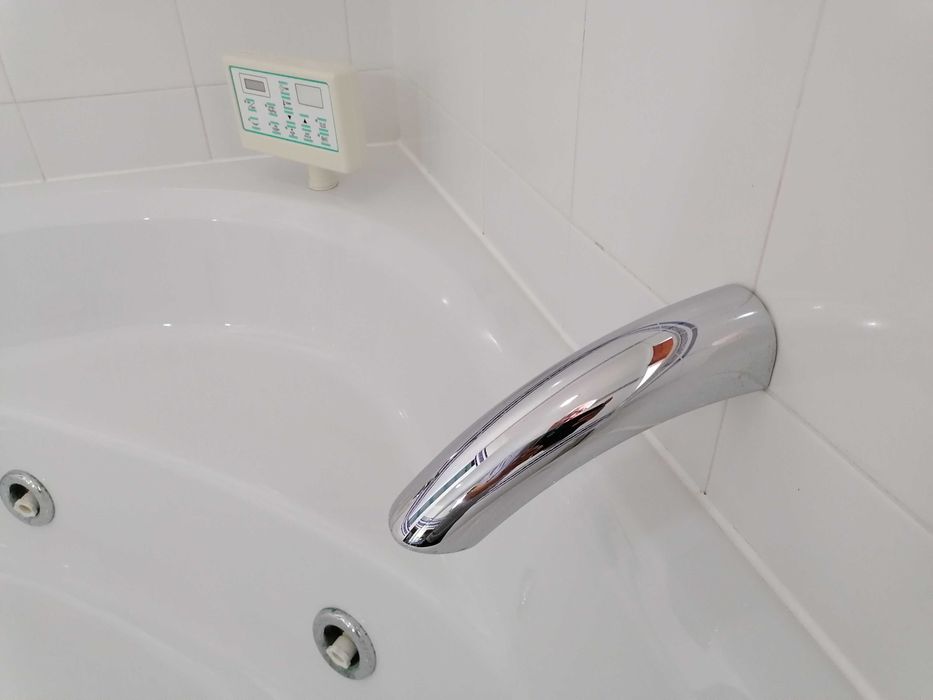 Banheira de hidromassagem de canto