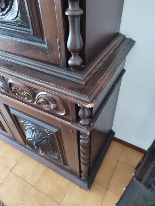 Armario antigo de sala
