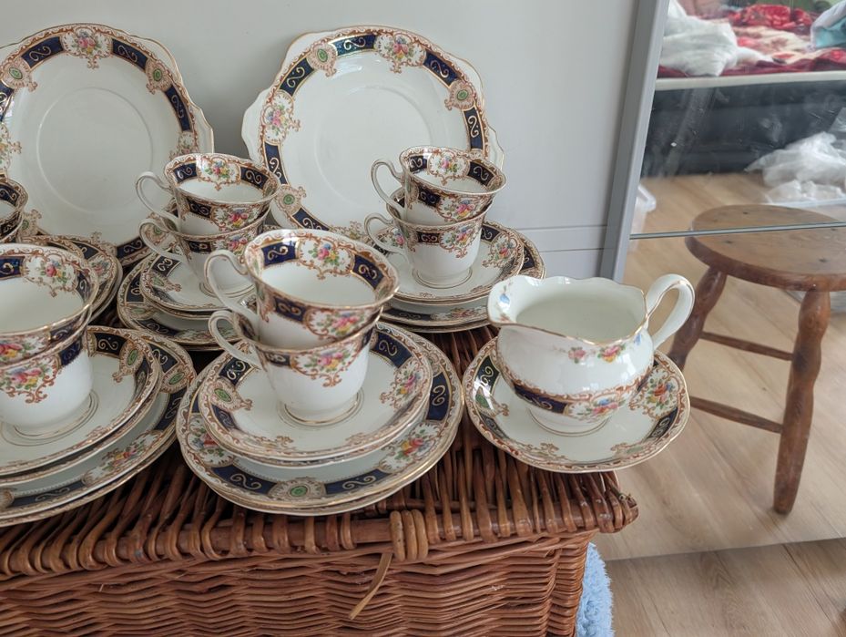 Zestaw starych filiżanek