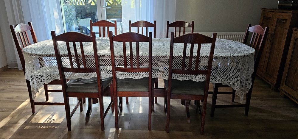 Elegancki stół z litego drewna + 8 krzeseł