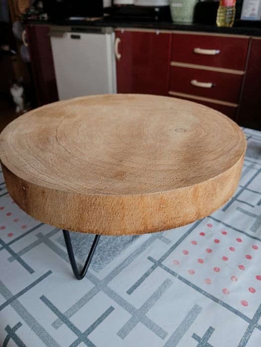 Podstawka drewniana na 3 nogach