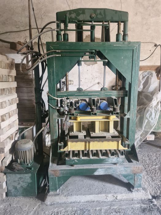 Продам прес для виготовлення блоку та тротуарної плитки
