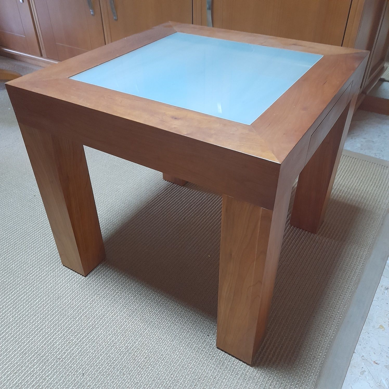 Mesa de centro com tampo de vidro