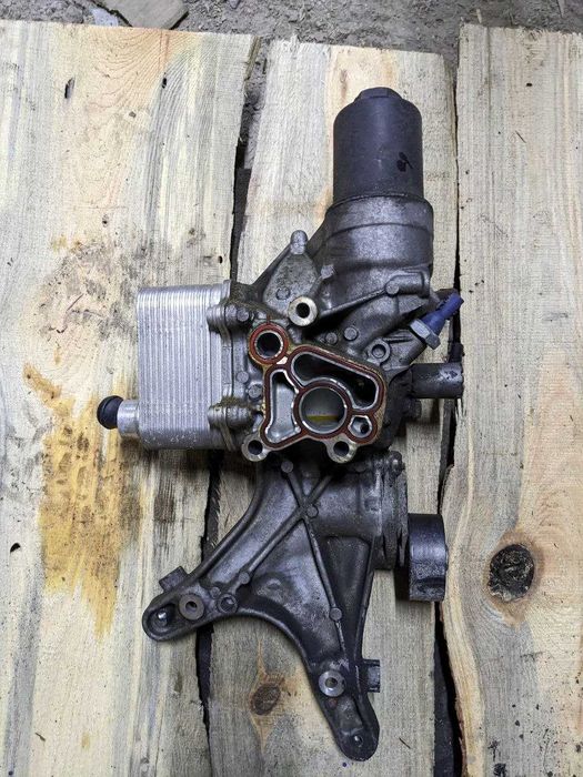 Корпус масляного фильтра Audi A4 B9 17-25 2.0T с теплообменником