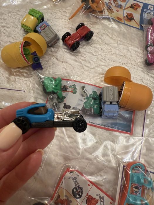 Лот Кіндер сюрприз для хлопчиков, машинки, самокати, нові