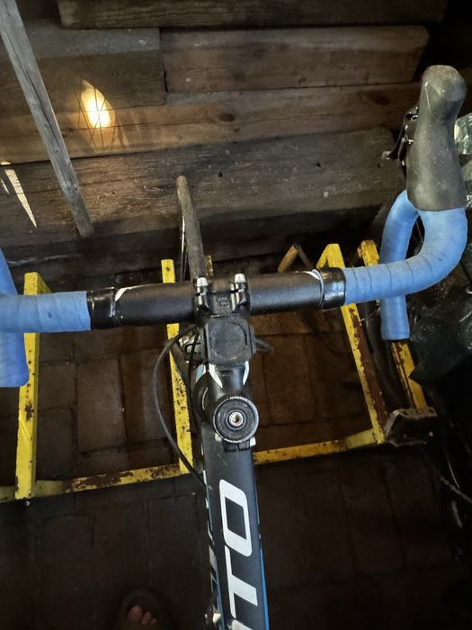 Kross Vento 2.0 z pedałami Shimano