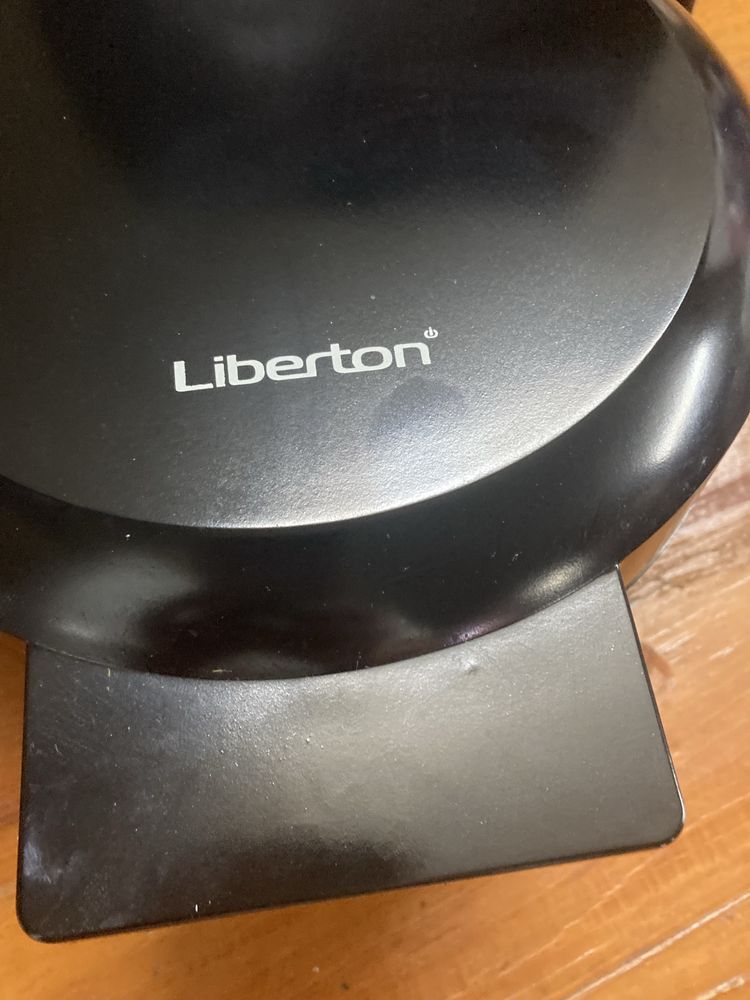 Электровафельница liberton