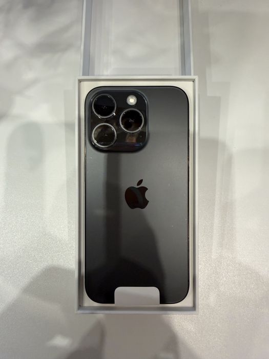 Apple ihone 15 pro 256 black titanium