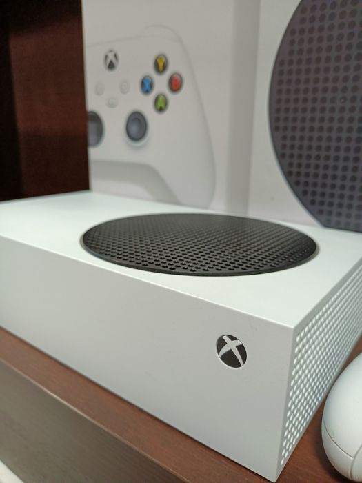 Xbox One S series 512 GB SSD , 2x pad - idealny stan