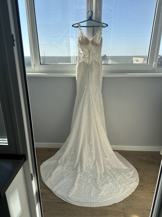 Сукня весільна шлейф мереживо айворі