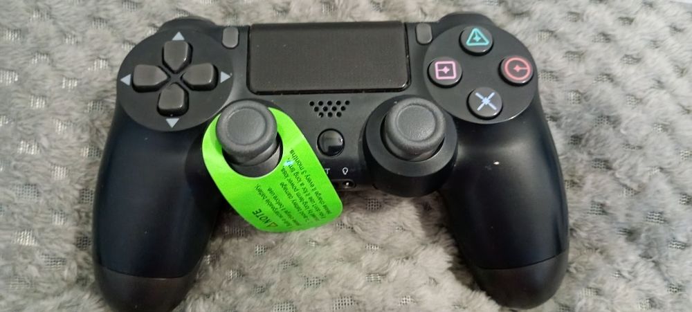 pad do PS4 używany w bardzo dobrym stanie technicznym