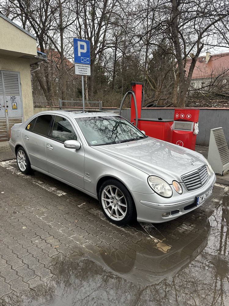 Mercedes-Benz W211 E320