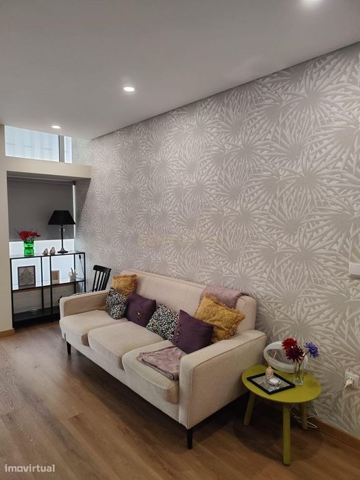 Loja brevemente convertida em apartamento T3 arrendado por 3 anos  - S