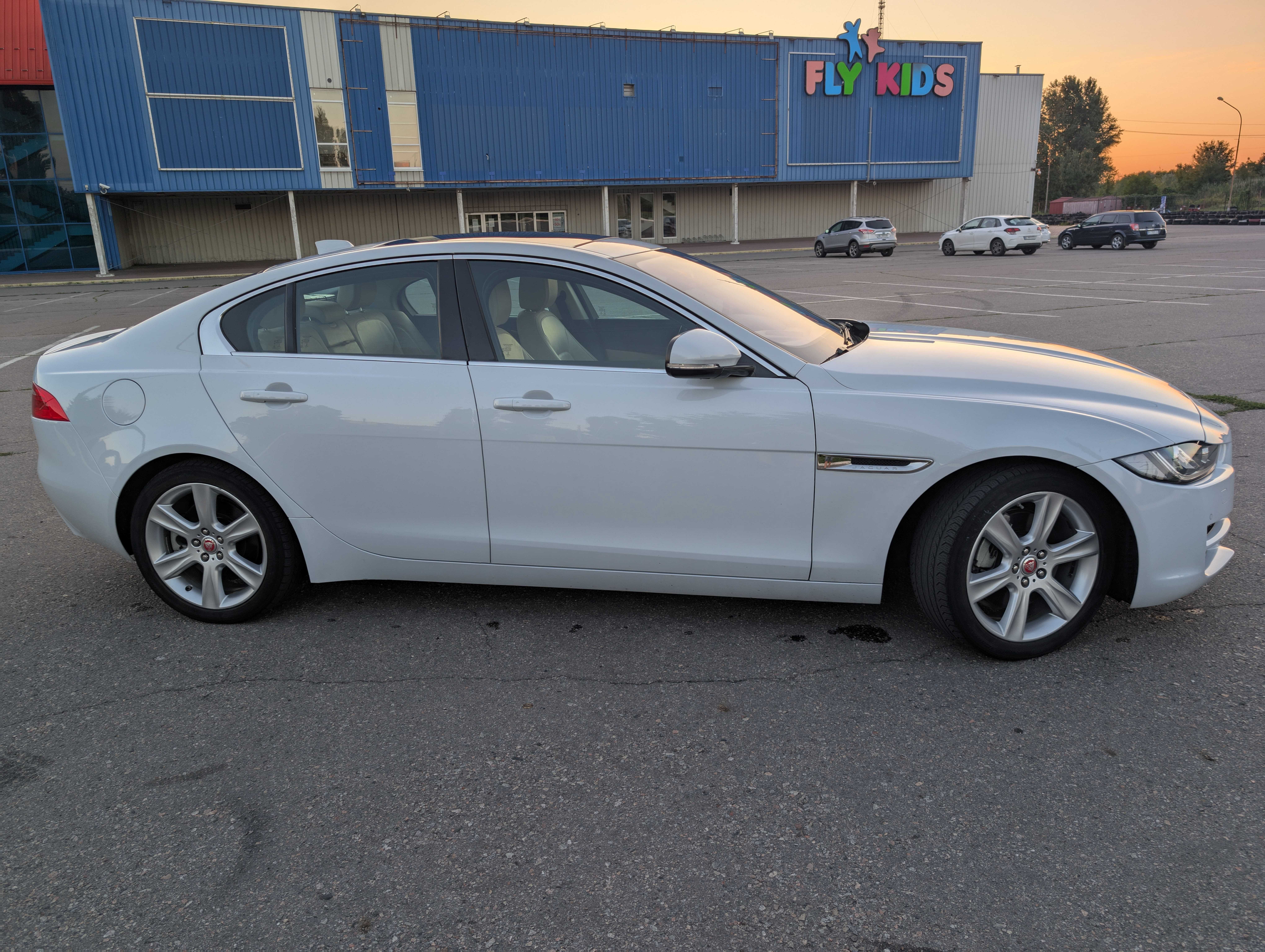 Jaguar XE 25t Prestige 2016