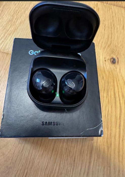 Samsung galaxy s22 ultra + słuchawki , ładowarka i zegarek