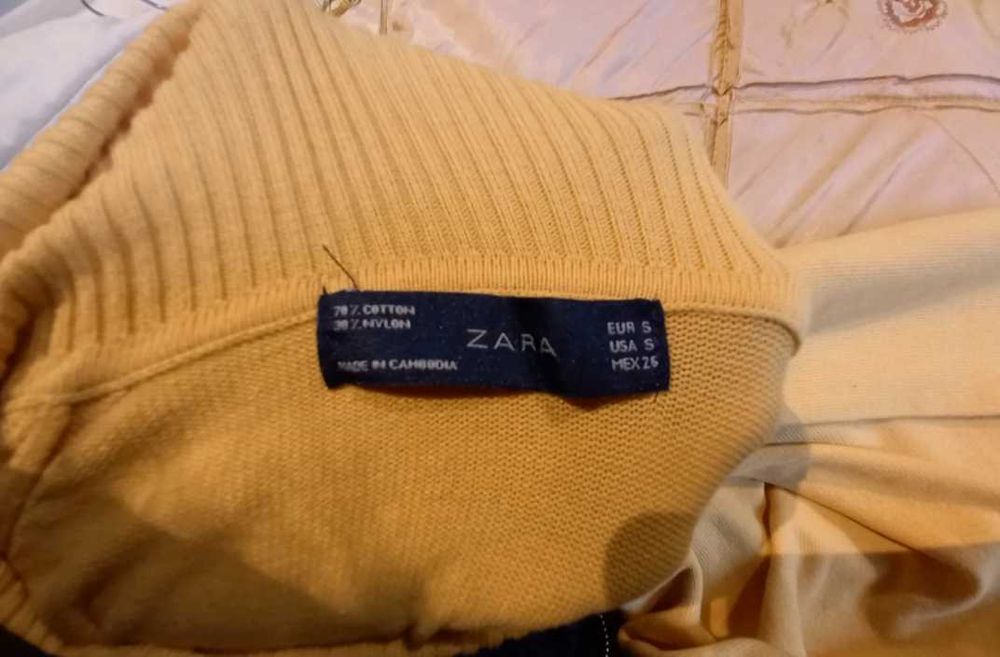 Camisola básica amarela de gola alta - S - Zara