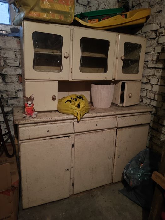 Kredens prl do renowacji