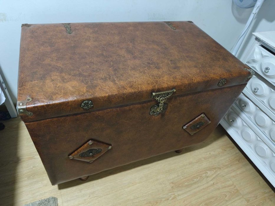 Baú Madeira Maciça Revestido em Pele