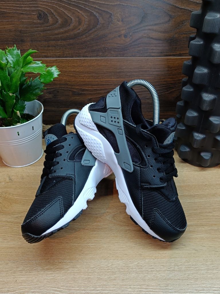 Czarne damskie / dziecięce buty sportowe sneakersy Nike Air Huarache
