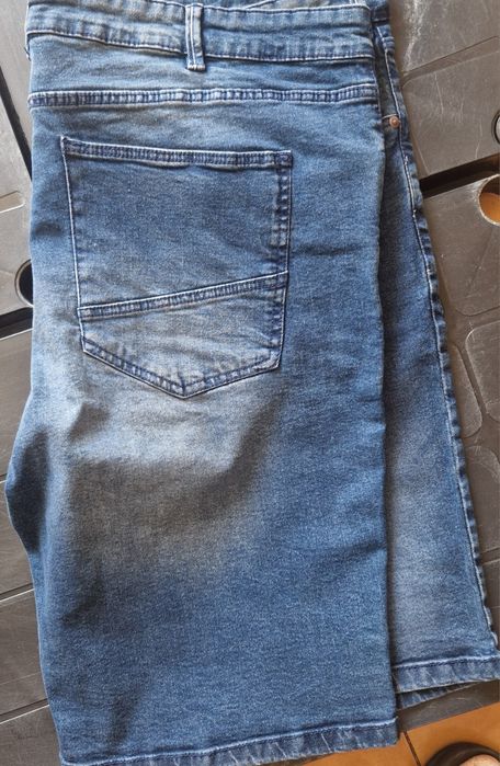 Calções bermudas de ganga novas xxl
Xl. Xxl
N 48. N 50. N 52
Fabricado