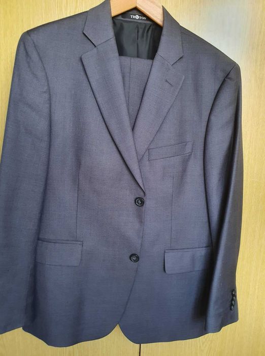 Костюми Corneliani, Battistoni