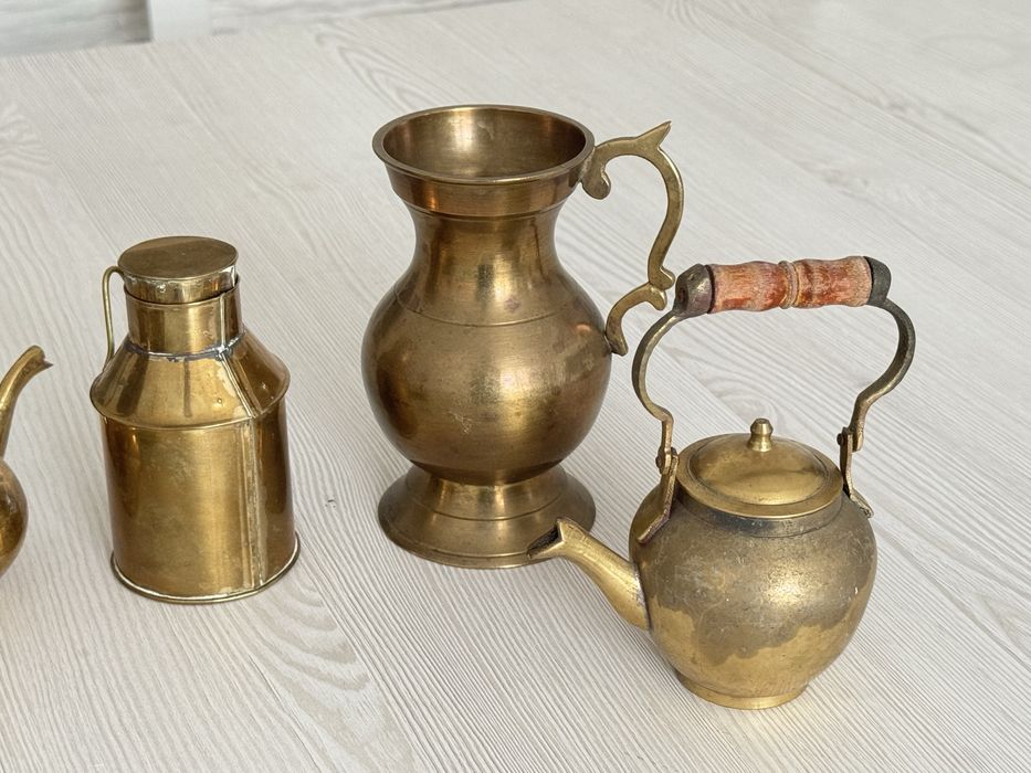 zestaw ozdobnych naczyń vintage z mosiądzu