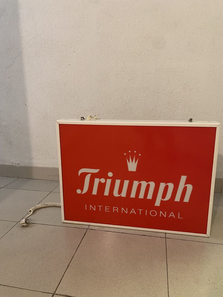 Triumph reclame luminoso publicidade