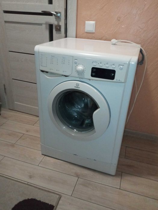 Пральна машина Indesit  7 кг ПІД РЕМОНТ !
