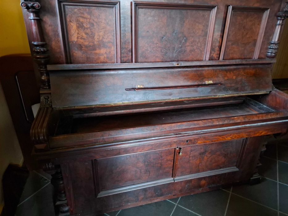Barek - pianino zabytkowe przedwojenne