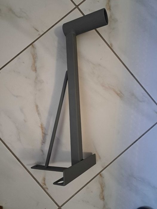 Продам спутниковую тарелку с креплением