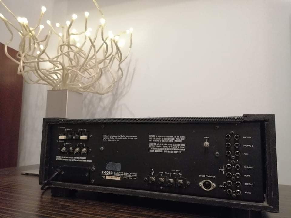amplituner Luxman R-1050